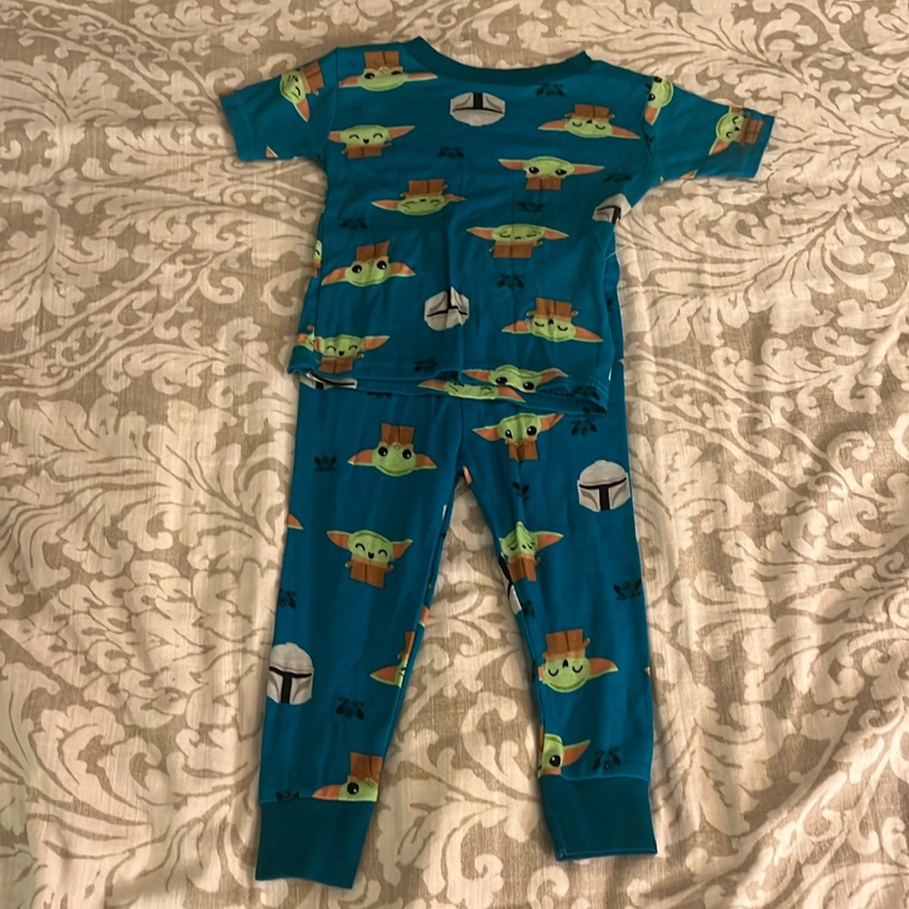 NWOT 2 piece Star Wars Baby Yoda PJ’s size 18 month